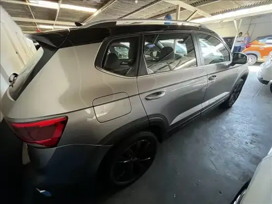 VOLKSWAGEN-TAOS-2021