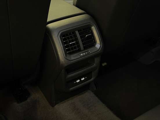 VOLKSWAGEN-TAOS-2023