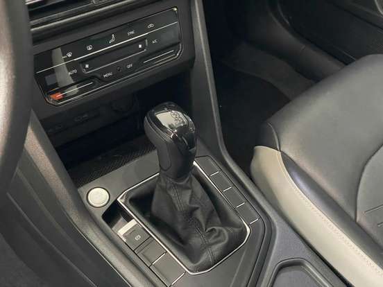 VOLKSWAGEN-TAOS-2022