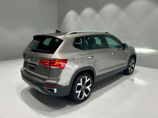 VOLKSWAGEN-TAOS-2023