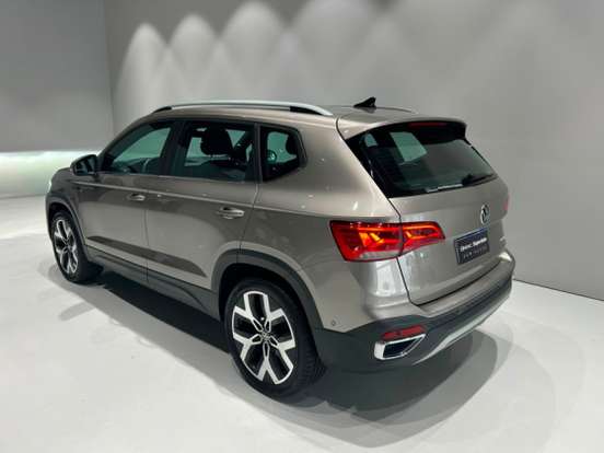 VOLKSWAGEN-TAOS-2023
