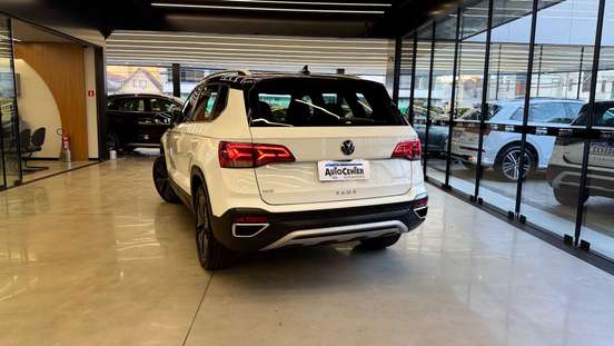 VOLKSWAGEN-TAOS-2022