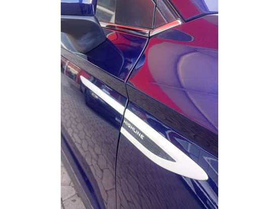 VOLKSWAGEN-TAOS-2023