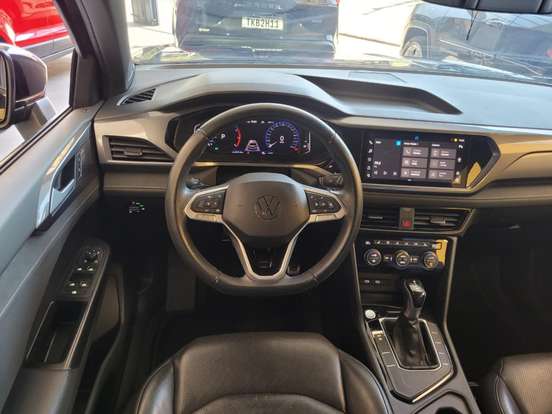 VOLKSWAGEN-TAOS-2021