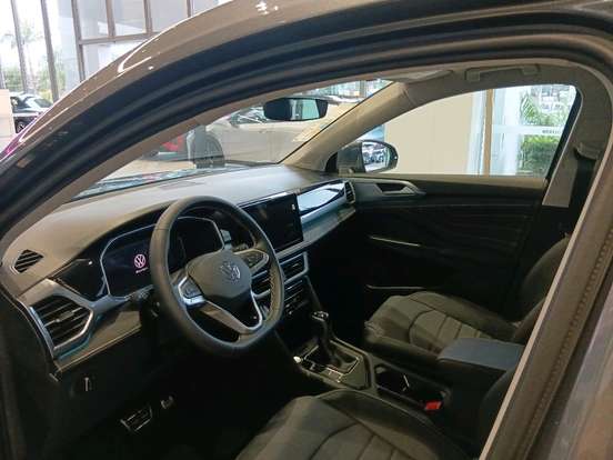 VOLKSWAGEN-TAOS-2026