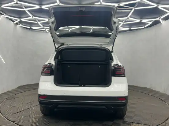 VOLKSWAGEN-T-CROSS-2024
