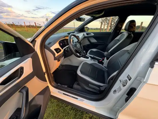 VOLKSWAGEN-T-CROSS-2019