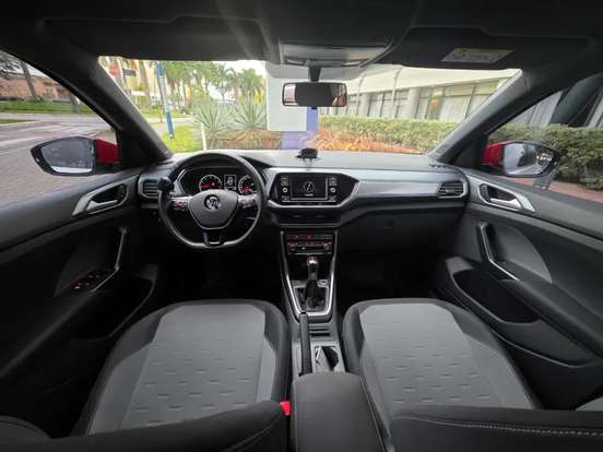 VOLKSWAGEN-T-CROSS-2019