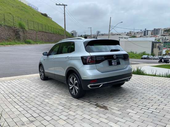 VOLKSWAGEN-T-CROSS-2021