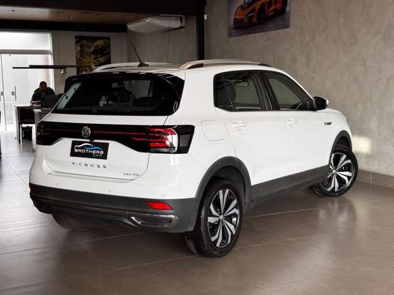 VOLKSWAGEN-T-CROSS-1.4 250 TSI TOTAL FLEX HIGHLINE AUTOMÁTICO VOLKSWAGEN-T-CROSS-2021