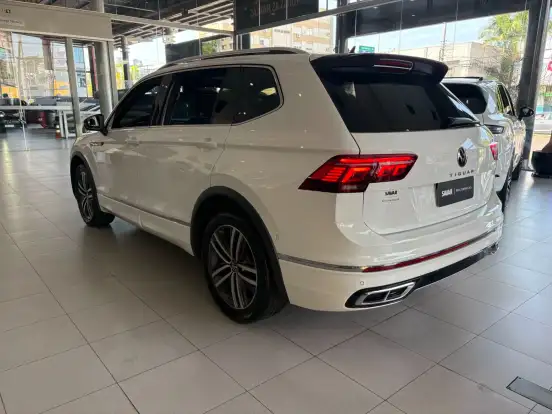 VOLKSWAGEN-TIGUAN-2.0 300 TSI GASOLINA ALLSPACE R-LINE AUTOMÁTICO VOLKSWAGEN-TIGUAN-2024