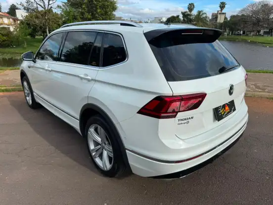 VOLKSWAGEN-TIGUAN-2020