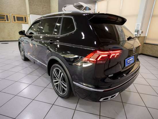 VOLKSWAGEN-TIGUAN-2.0 300 TSI GASOLINA ALLSPACE R-LINE AUTOMÁTICO VOLKSWAGEN-TIGUAN-2024