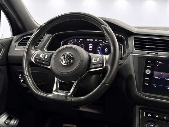 VOLKSWAGEN-TIGUAN-2021