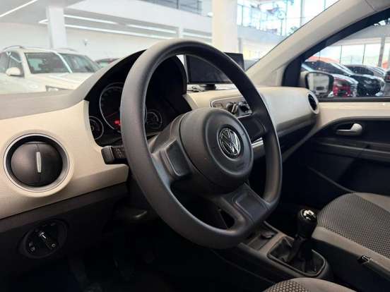 VOLKSWAGEN-UP-2015