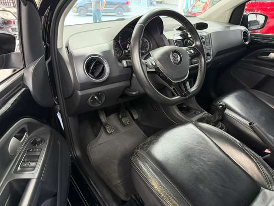 VOLKSWAGEN-UP-2017