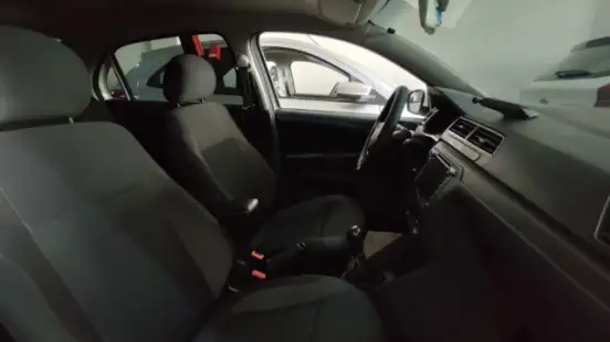VOLKSWAGEN-VOYAGE-2018