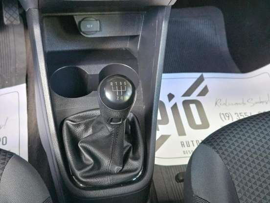 VOLKSWAGEN-VOYAGE-2022