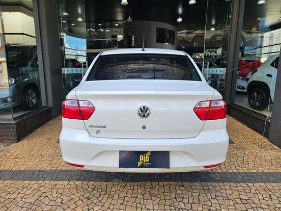 VOLKSWAGEN-VOYAGE-2022