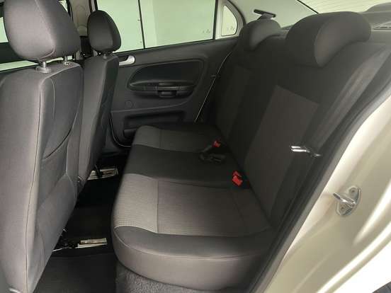 VOLKSWAGEN-VOYAGE-1.6 MI 8V FLEX 4P AUTOMATIZADO VOLKSWAGEN-VOYAGE-2013