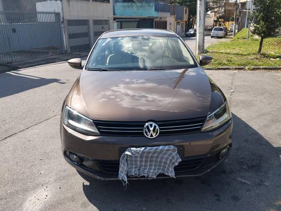 VOLKSWAGEN JETTA 2.0 COMFORTLINE FLEX 4P TIPTRONIC