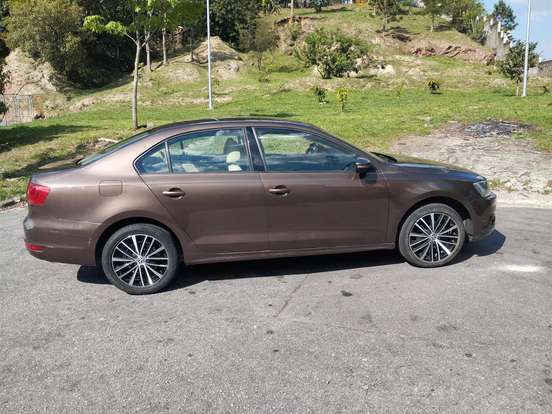 VOLKSWAGEN-JETTA-2.0 COMFORTLINE FLEX 4P TIPTRONIC VOLKSWAGEN-JETTA-2013