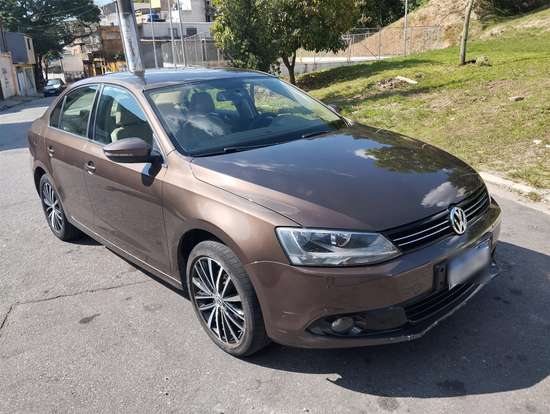 VOLKSWAGEN-JETTA-2013