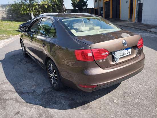 VOLKSWAGEN-JETTA-2013