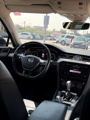 VOLKSWAGEN-PASSAT-2018