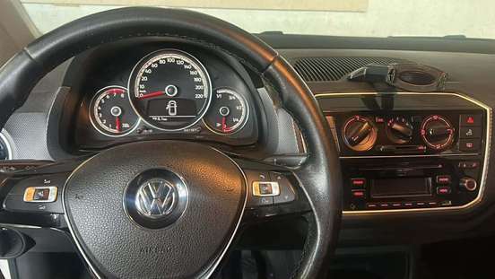 VOLKSWAGEN-UP-2017