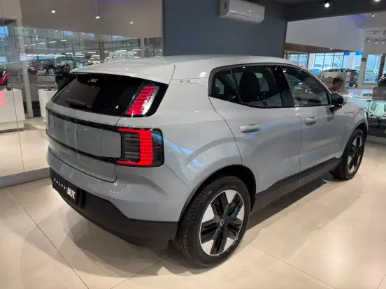 VOLVO-EX30-2024