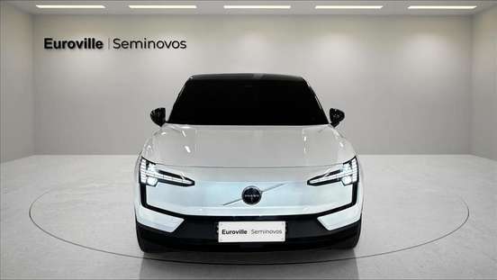 VOLVO-EX30-2024
