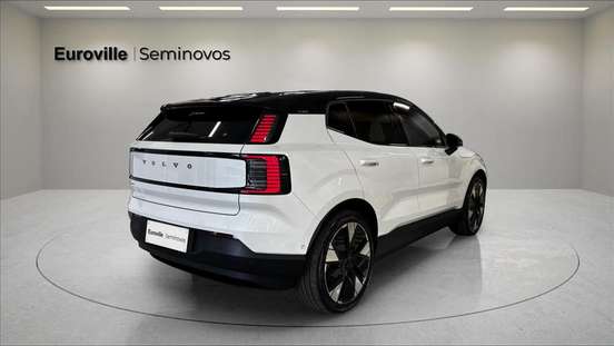 VOLVO-EX30-2024