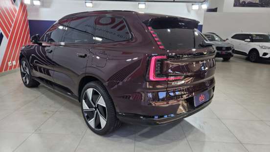 VOLVO-EX90-2024