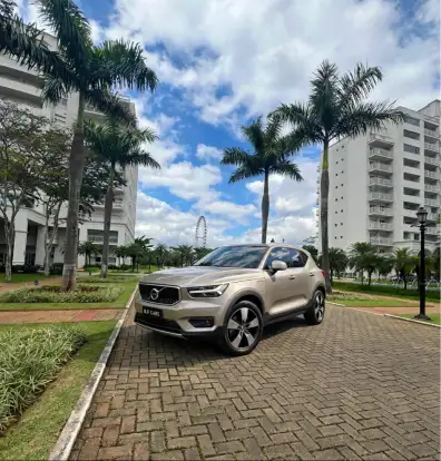 VOLVO-XC40-2021