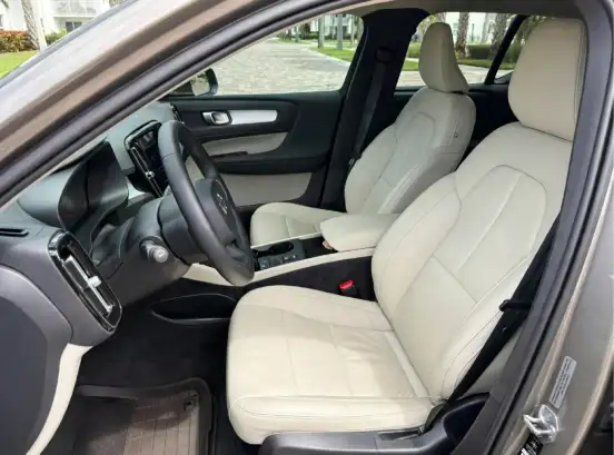 VOLVO-XC40-2021