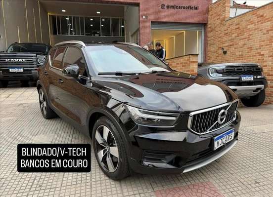 VOLVO-XC40-2021