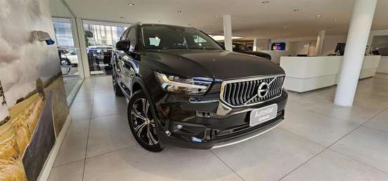 VOLVO-XC40-2021