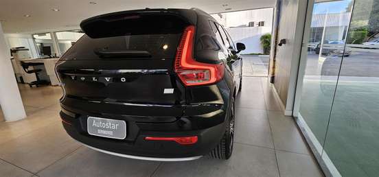 VOLVO-XC40-2021
