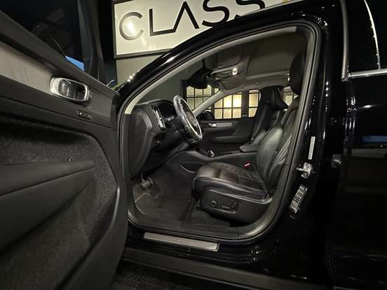 VOLVO-XC40-2021