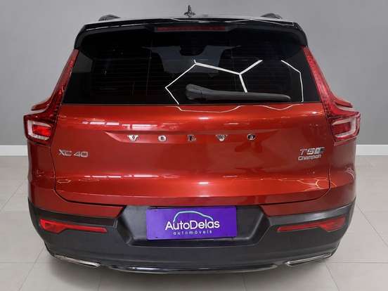 VOLVO-XC40-2020