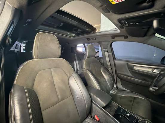 VOLVO-XC40-2020