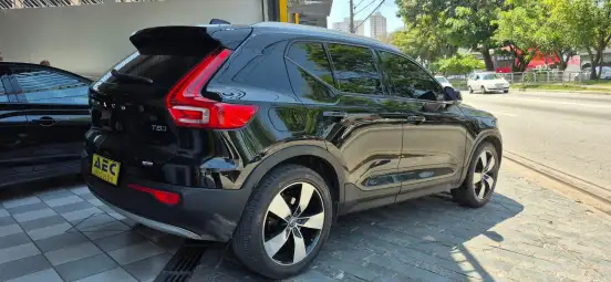 VOLVO-XC40-2018
