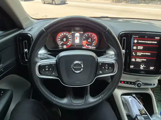 VOLVO-XC40-2.0 T5 GASOLINA MOMENTUM AWD GEARTRONIC VOLVO-XC40-2018
