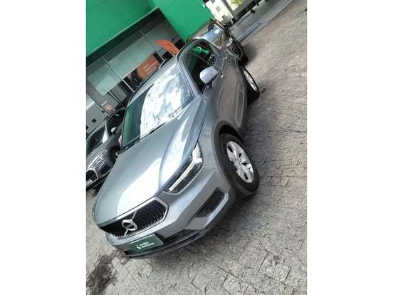 VOLVO-XC40-2018