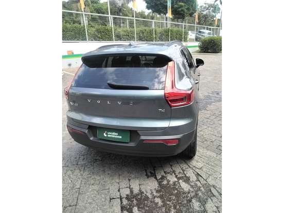 VOLVO-XC40-2018