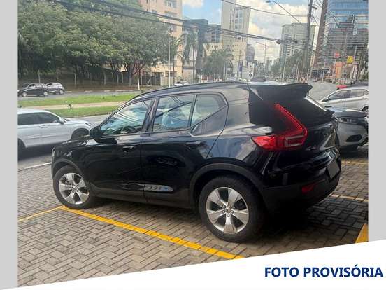 VOLVO-XC40-2018