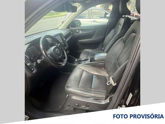 VOLVO-XC40-2018
