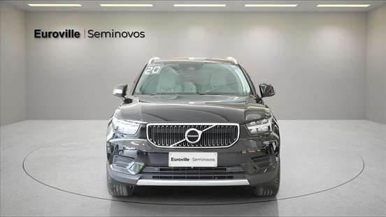 VOLVO-XC40-2020