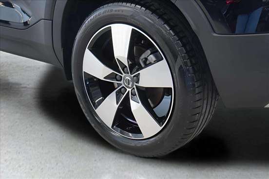 VOLVO-XC40-2020